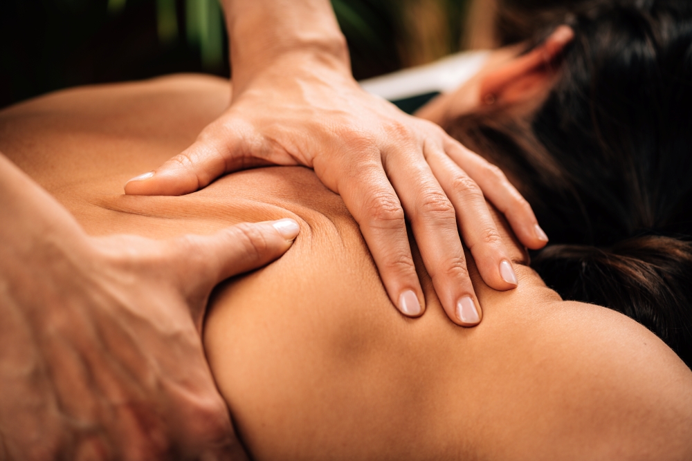Massagetherapie_AdobeStock_438807715.jpg