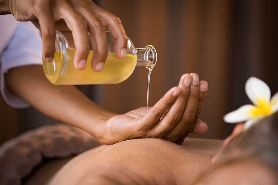 ganzheitliche-massage-adobestock-212591935.jpeg